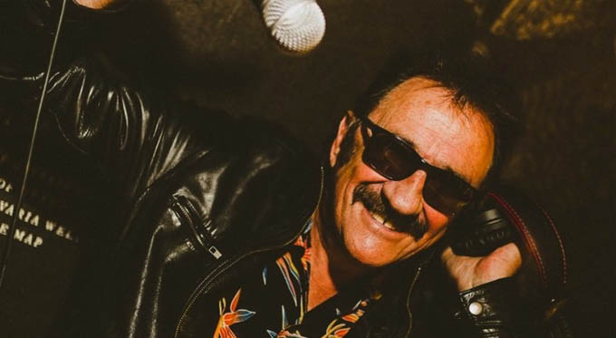 Paul Elliott (Chuckle)