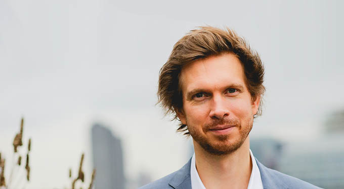 Dr. Christian Busch