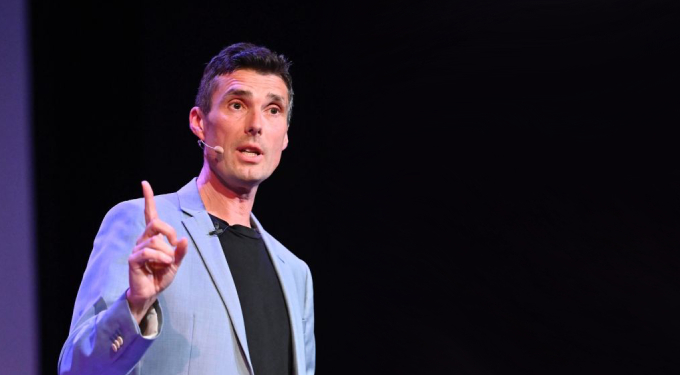 Alex Moffat Speaker Agent | Hire Mindset Speaker