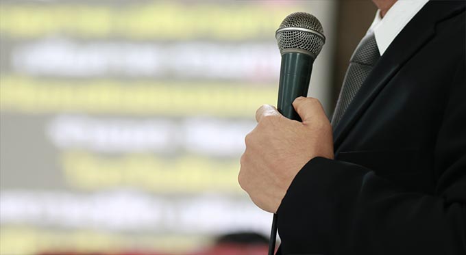 How to Find the Best Keynote Speaker for Your Event - Reventals Event  Rentals