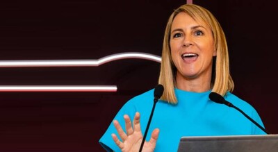 Debra Searle official speaker profile picture