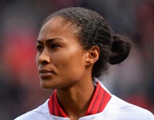 File:Rachel Yankey Leah Williamson Arsenal Ladies Vs Watford  (19348595513).jpg - Wikimedia Commons