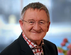 Dr. Chris Steele