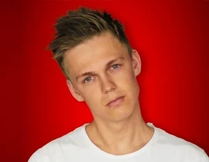 Caspar Lee