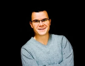 Dominic Holland Official Speaker Profile Picture