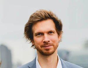 Dr. Christian Busch