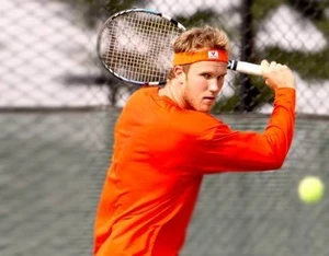 Dominic Inglot official speaker profile picture