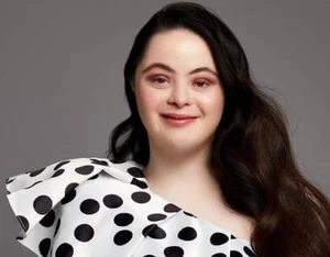 Ellie Goldstein official speaker profile picture