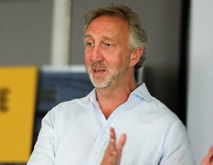 Darren Sutton Official Speaker Profile Picture