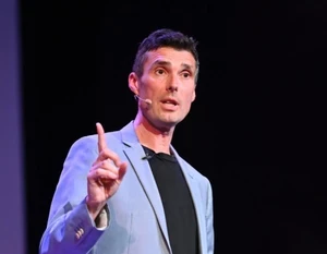 Alex Moffat