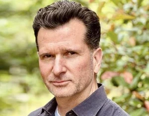 Thomas Kostigen official speaker profile picture