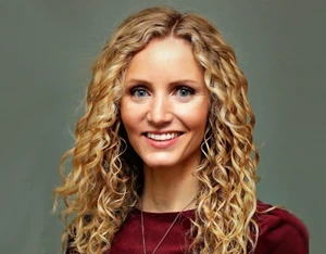 Suzannah Lipscomb Official Profile Picture