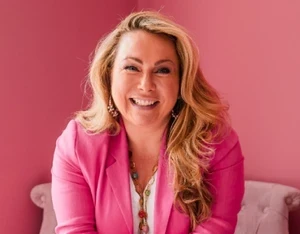 Holly Tucker Official Speaker Profile Picture