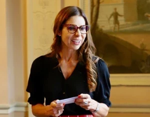 Debbie Wosskow Official Speaker Profile Picture