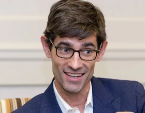 Nicholas Thompson Official Speaker Profile Picture