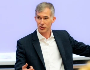 Scott D. Anthony Official Speaker Profile Picture