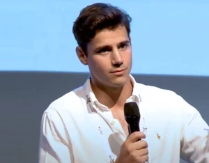 Dr. Hubert Etienne