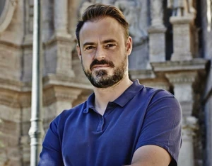 Jamie Theakston Official Speaker Profile Picture