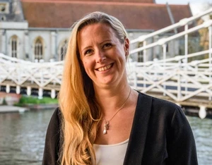 Naomi Riches Official Speaker Profile Picture