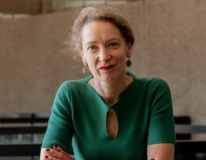 Dr Julia Stamm