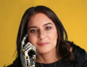 Joanna Stern Official Speaker Profile Picture